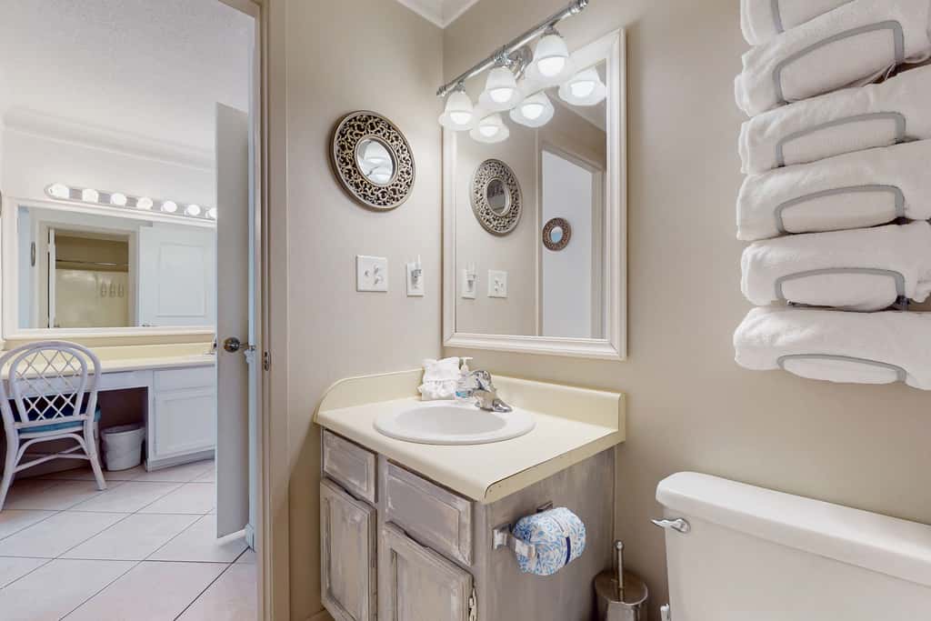 Waterfront condo in private beach resort, best free amenities in Destin!