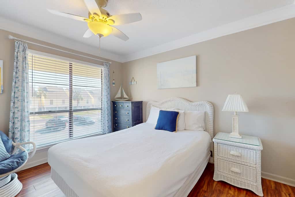 Waterfront condo in private beach resort, best free amenities in Destin!