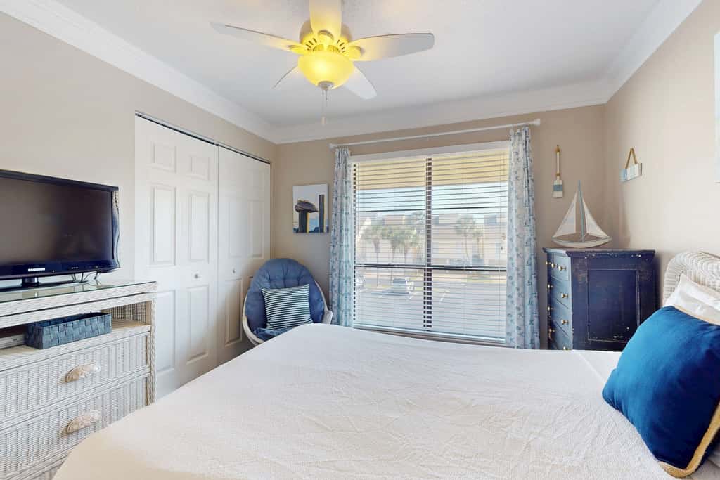 Waterfront condo in private beach resort, best free amenities in Destin!