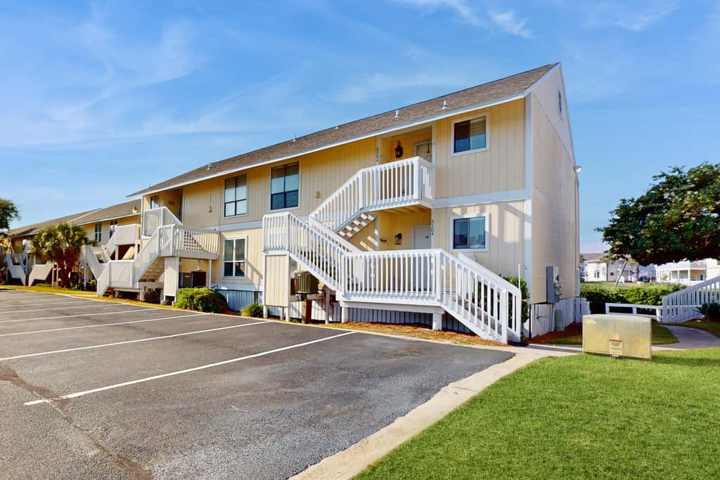 Waterfront condo in private beach resort, best free amenities in Destin!