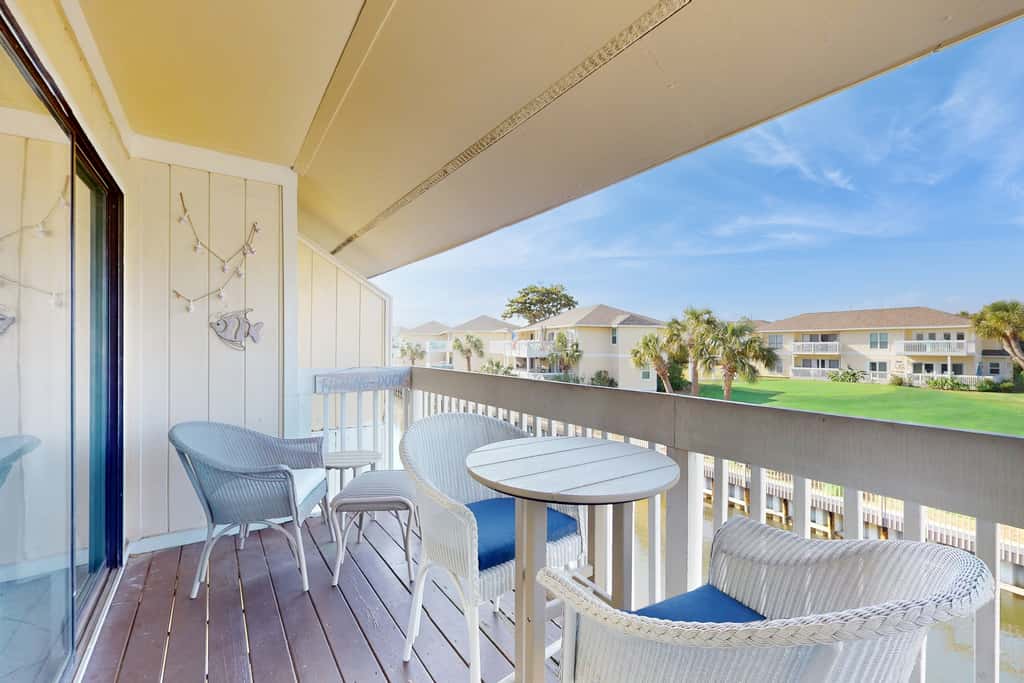 Waterfront condo in private beach resort, best free amenities in Destin!