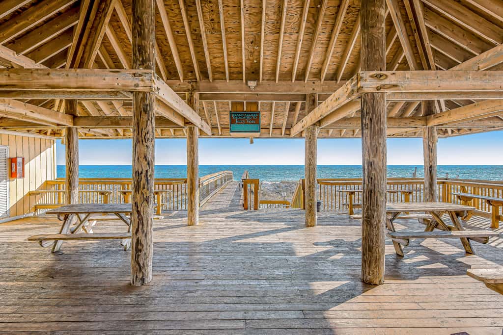 Waterfront condo in private beach resort, best free amenities in Destin!