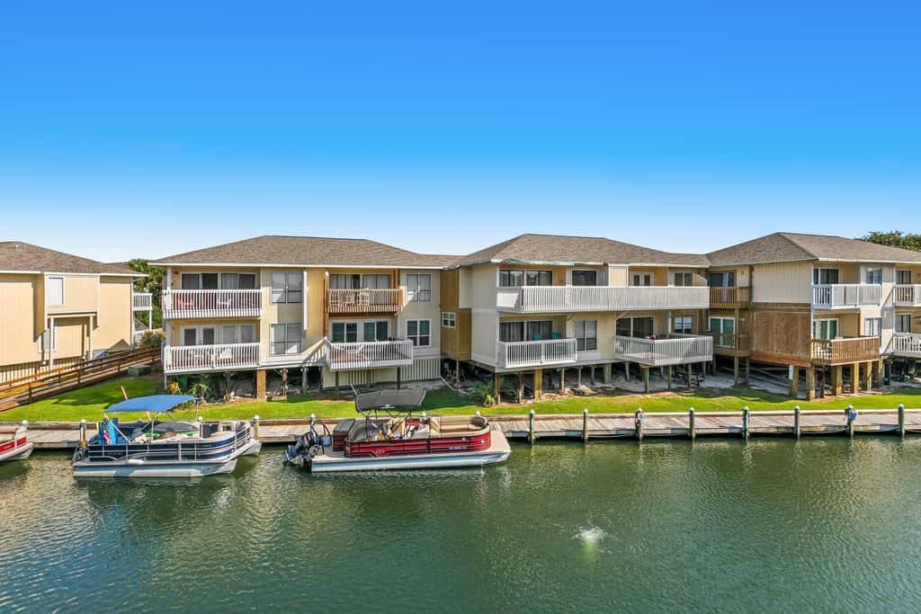 Waterfront condo in private beach resort, best free amenities in Destin!