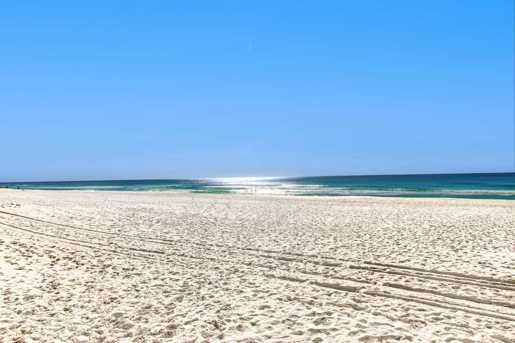 Waterfront condo in private beach resort, best free amenities in Destin!