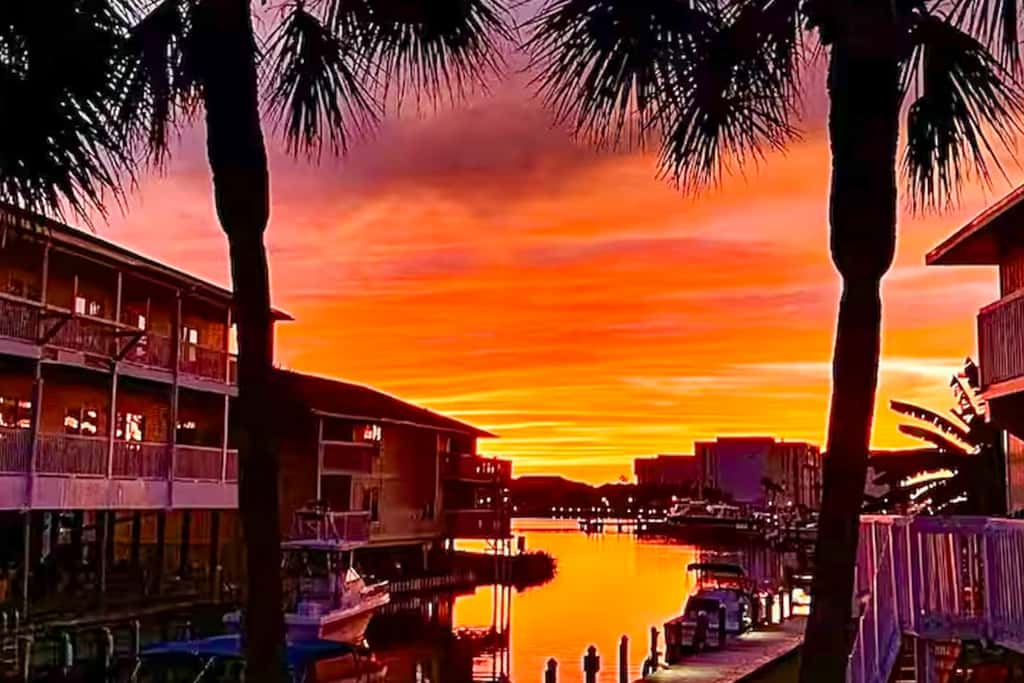 Waterfront condo in private beach resort, best free amenities in Destin!