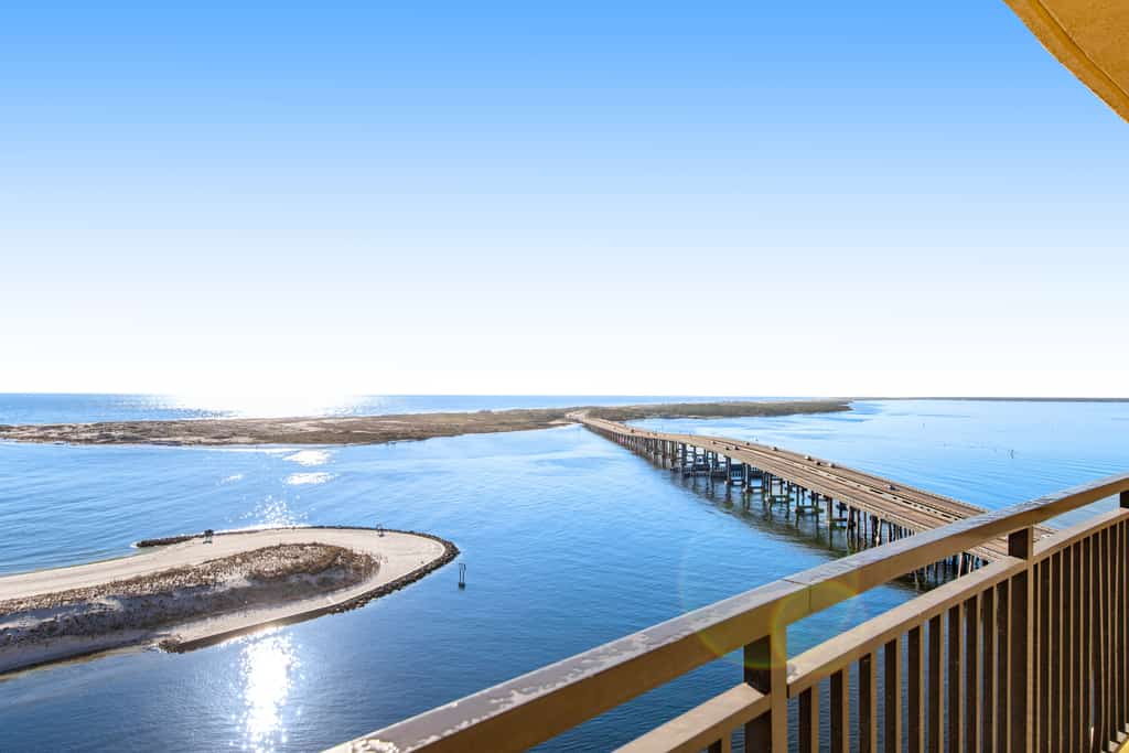 Corner Luxury Condo - Pools, Hot Tubs & Gym - Gulf-View Balcony, WiFi, W/D & AC