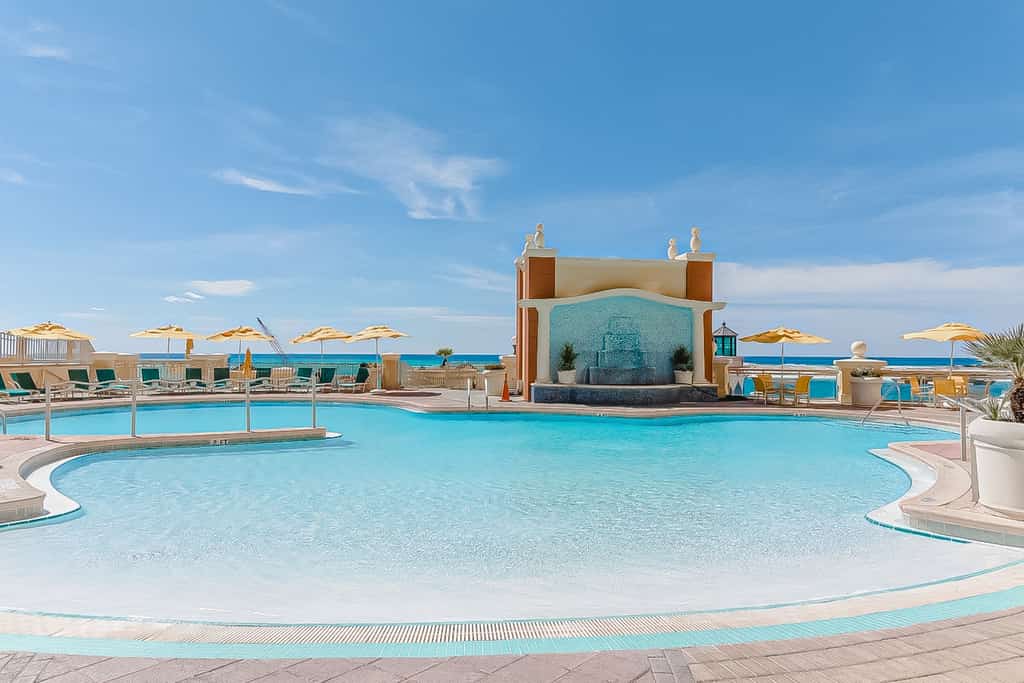 Corner Luxury Condo - Pools, Hot Tubs & Gym - Gulf-View Balcony, WiFi, W/D & AC
