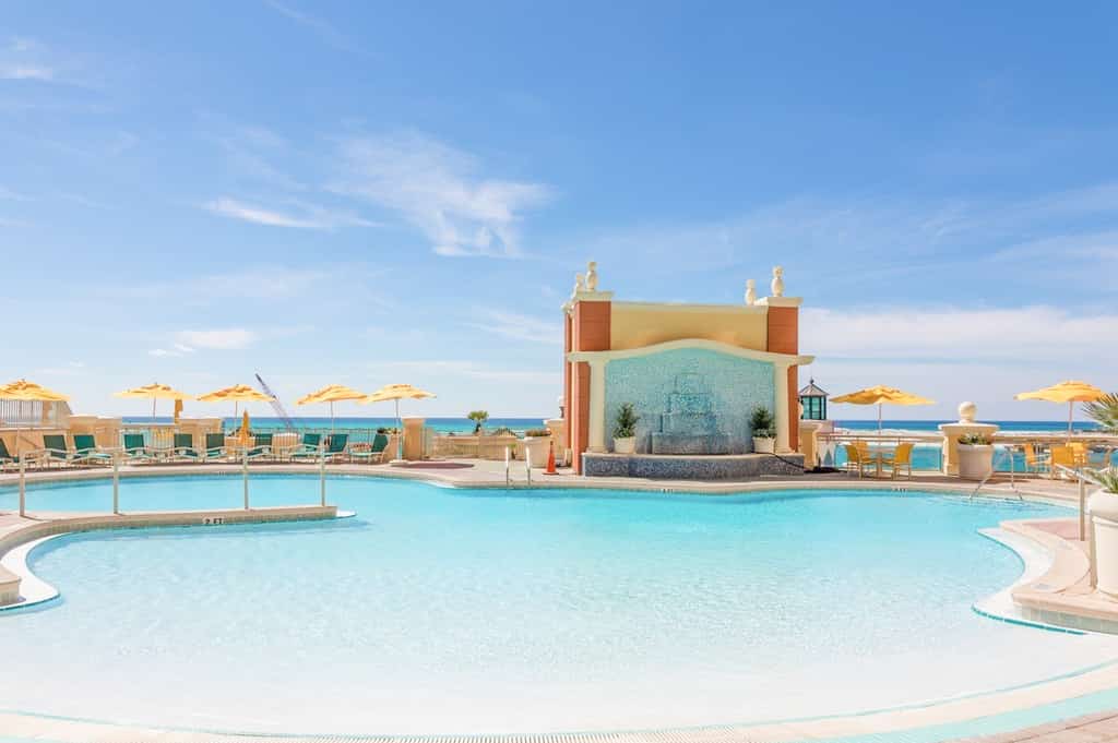 Penthouse condo Emerald Grande with pools, hot tubs, gym - water-view balconies