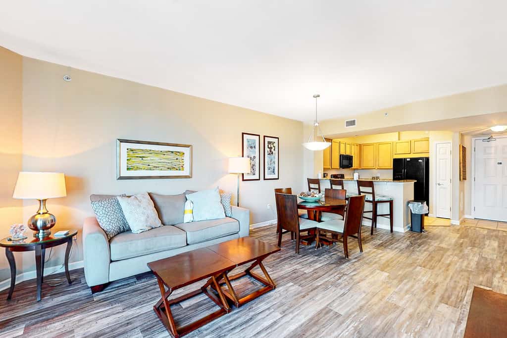 Resort condo with balcony, shared pool, hot tub, gym, tennis, WiFi, and AC