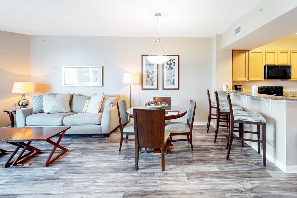 Resort condo with balcony, shared pool, hot tub, gym, tennis, WiFi, and AC