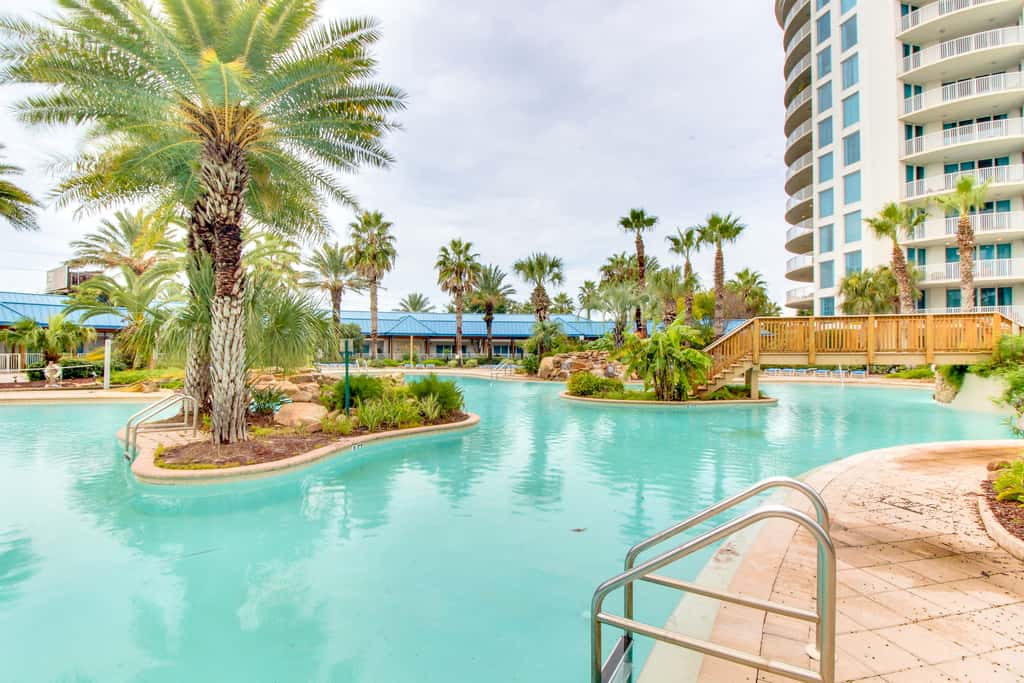 Resort condo with balcony, shared pool, hot tub, gym, tennis, WiFi, and AC