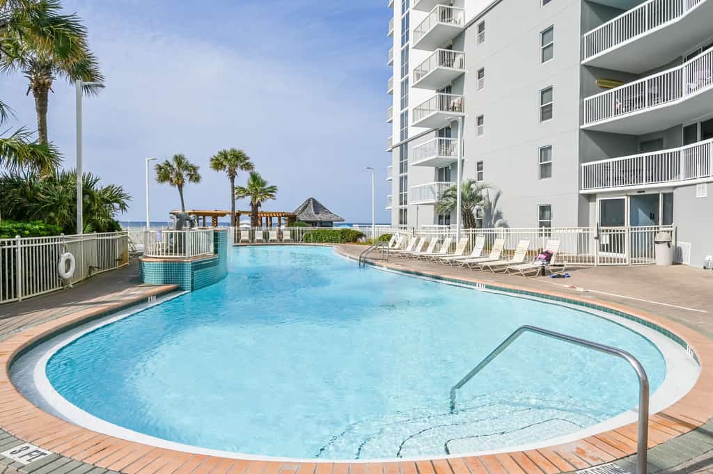Pelican Beach Resort 818