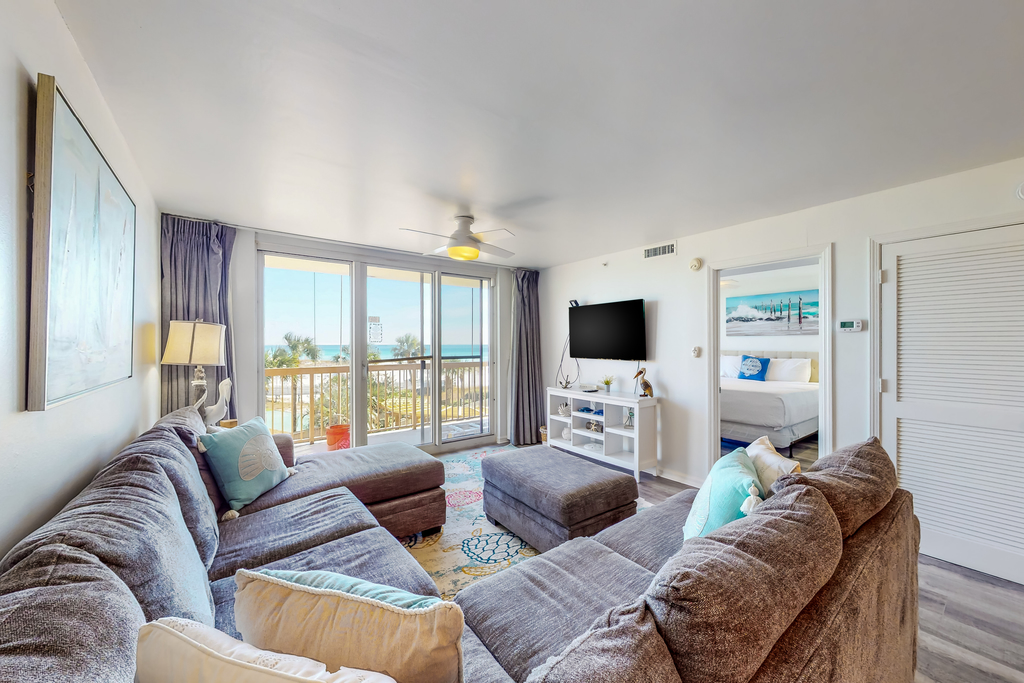 3rd-floor, Gulf-view condo at beachfront resort with pools, hot tub & two gyms