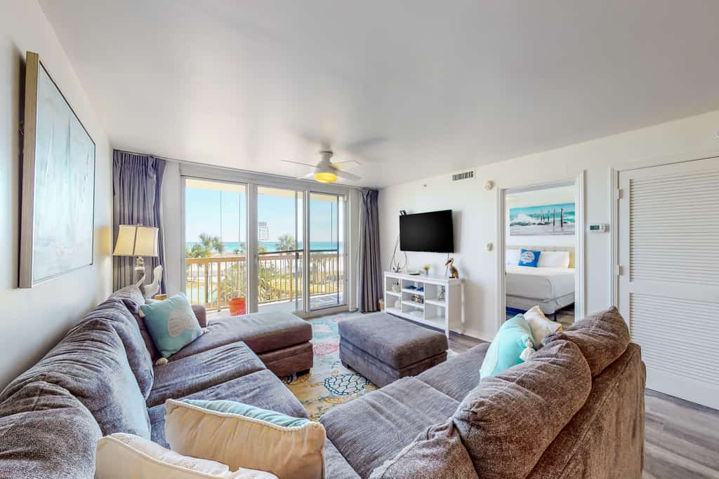 3rd-floor, Gulf-view condo at beachfront resort with pools, hot tub & two gyms