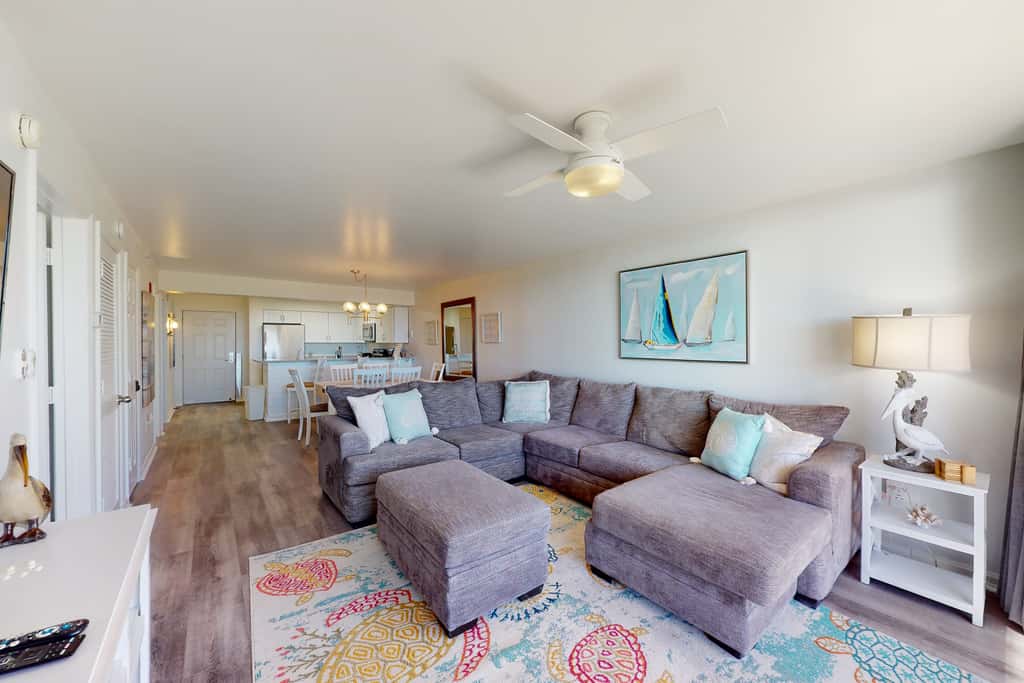 3rd-floor, Gulf-view condo at beachfront resort with pools, hot tub & two gyms
