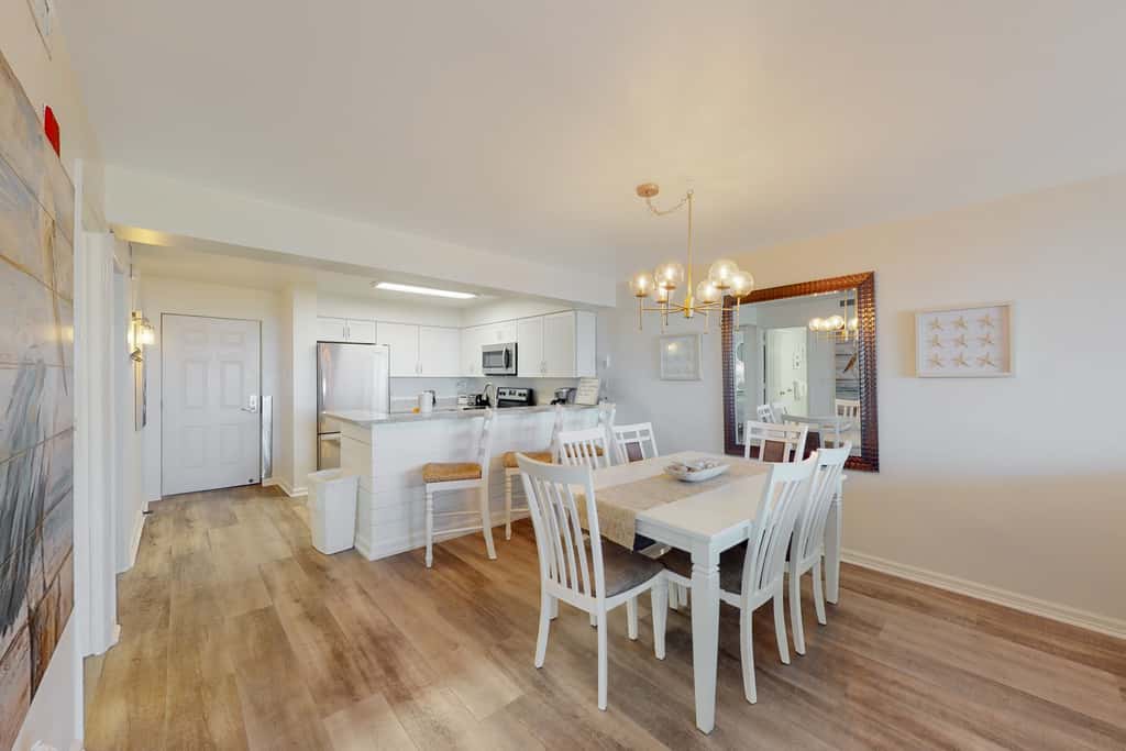 3rd-floor, Gulf-view condo at beachfront resort with pools, hot tub & two gyms