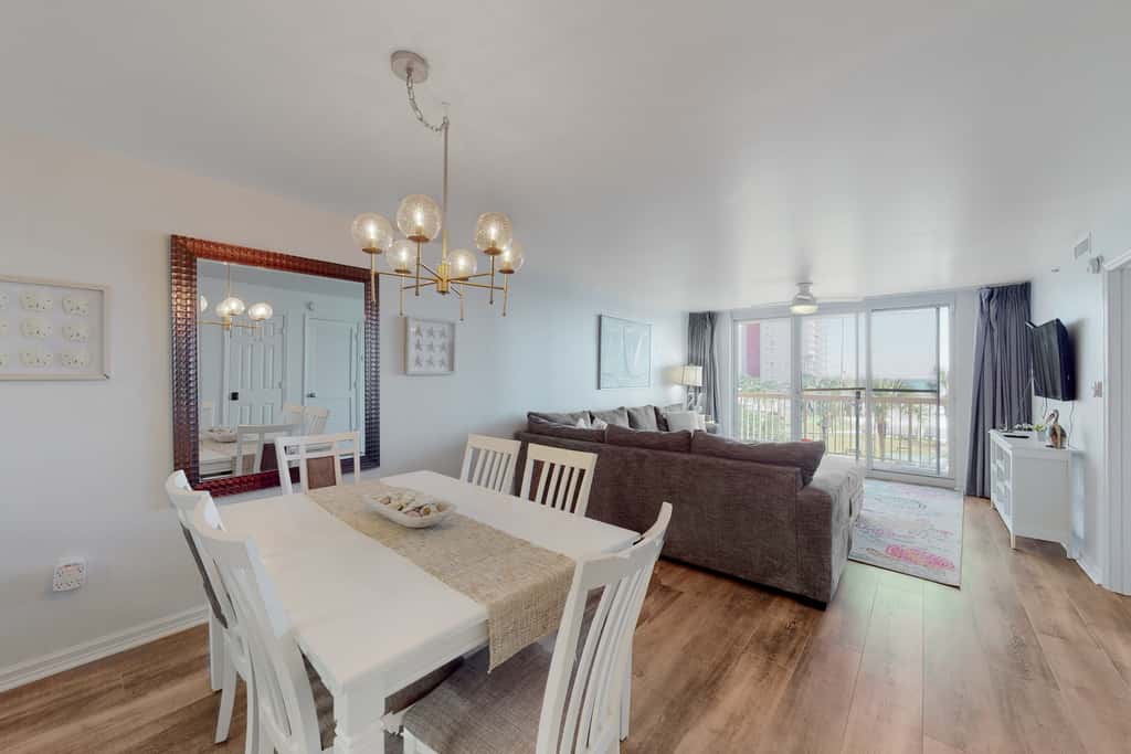 3rd-floor, Gulf-view condo at beachfront resort with pools, hot tub & two gyms