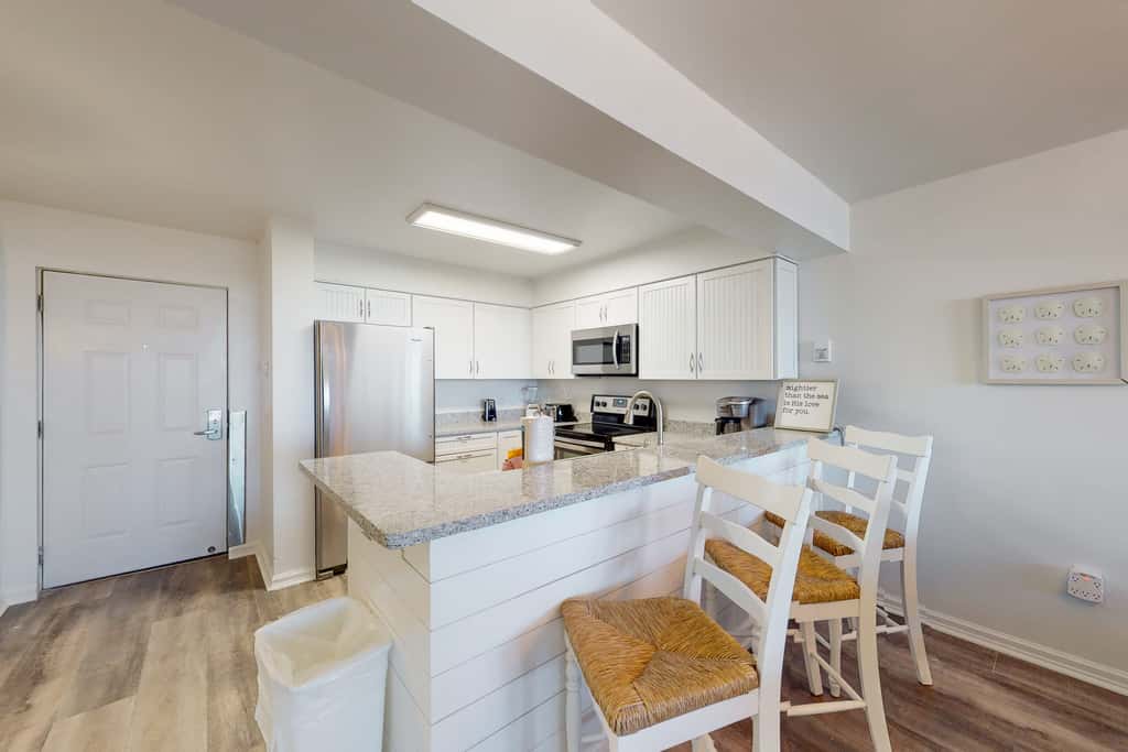 3rd-floor, Gulf-view condo at beachfront resort with pools, hot tub & two gyms