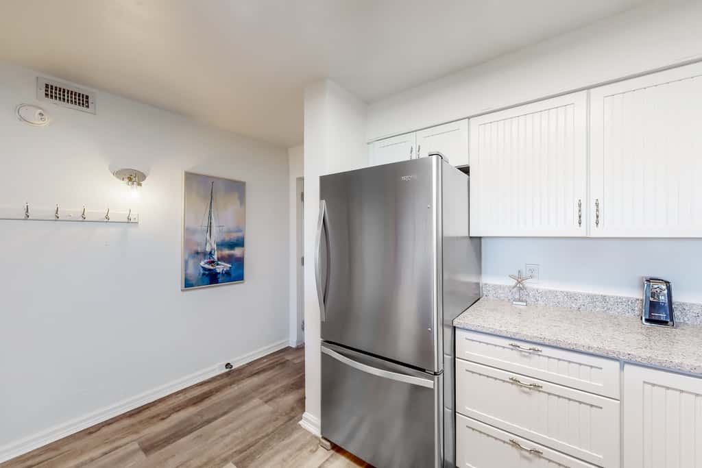 3rd-floor, Gulf-view condo at beachfront resort with pools, hot tub & two gyms