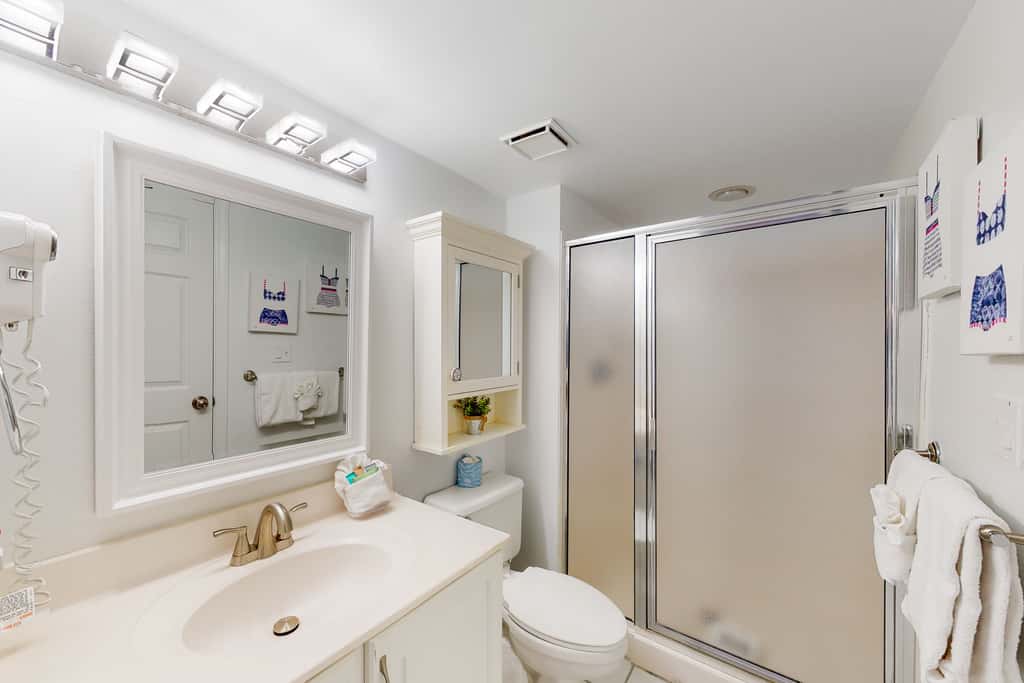 3rd-floor, Gulf-view condo at beachfront resort with pools, hot tub & two gyms