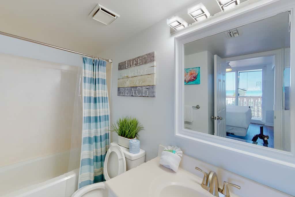 3rd-floor, Gulf-view condo at beachfront resort with pools, hot tub & two gyms