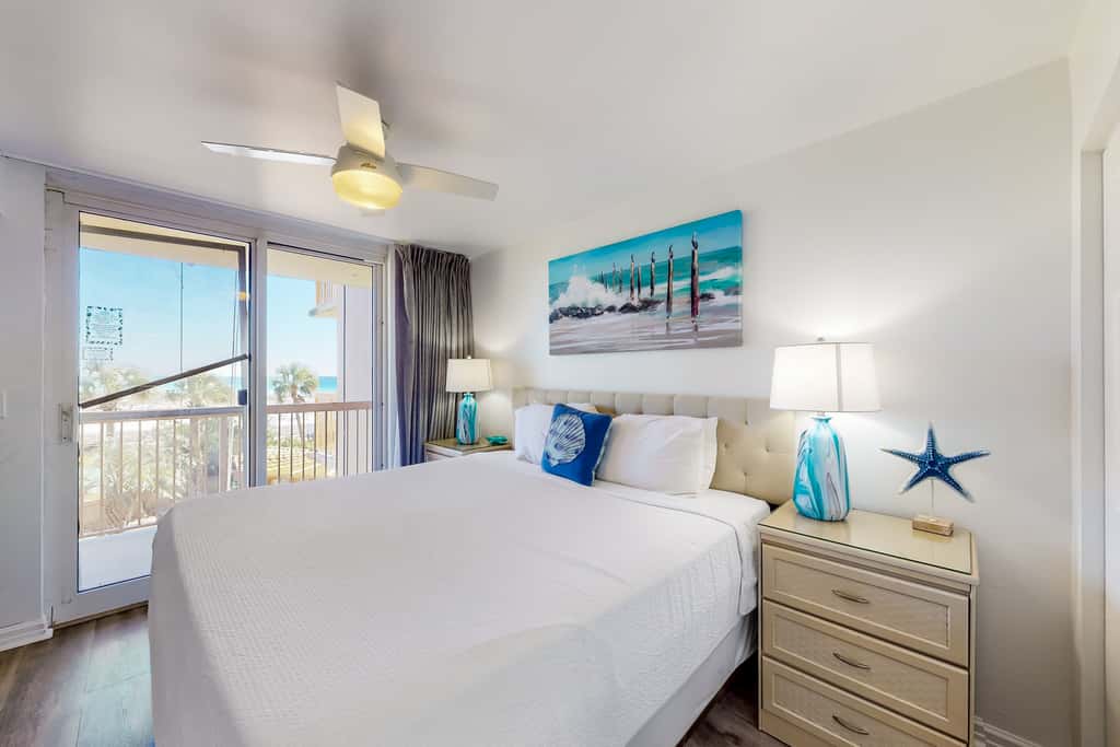 3rd-floor, Gulf-view condo at beachfront resort with pools, hot tub & two gyms