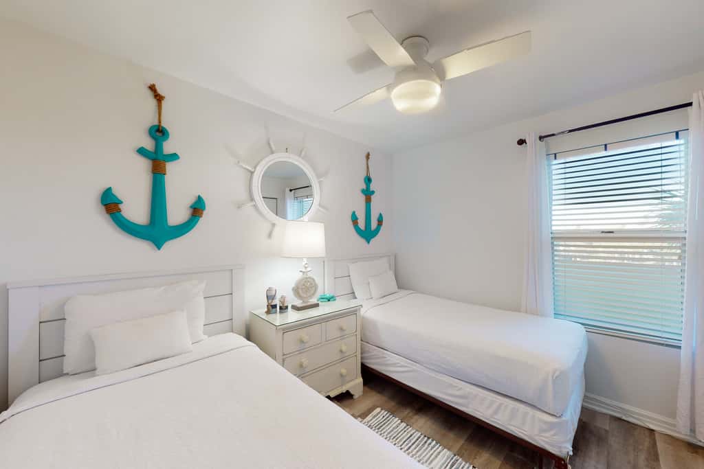 3rd-floor, Gulf-view condo at beachfront resort with pools, hot tub & two gyms