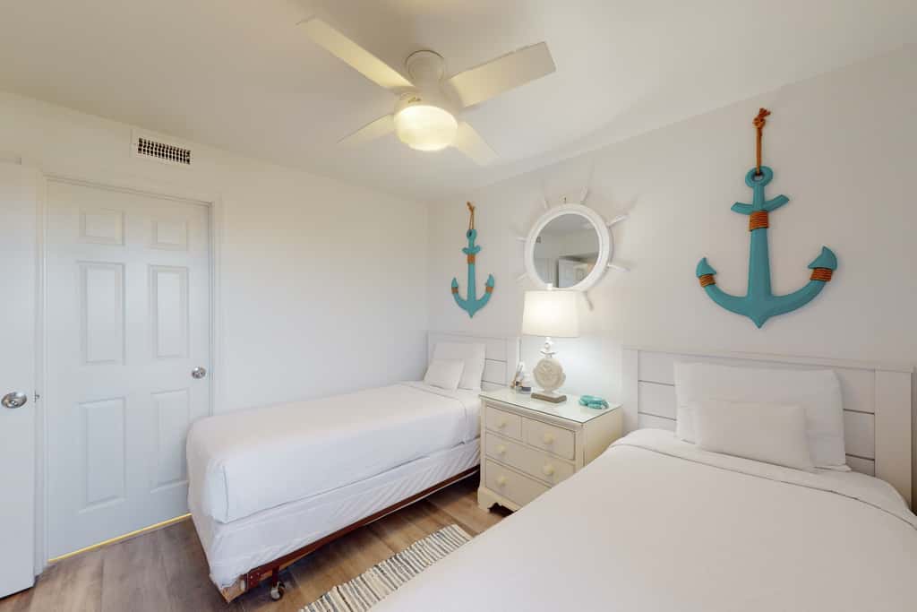 3rd-floor, Gulf-view condo at beachfront resort with pools, hot tub & two gyms