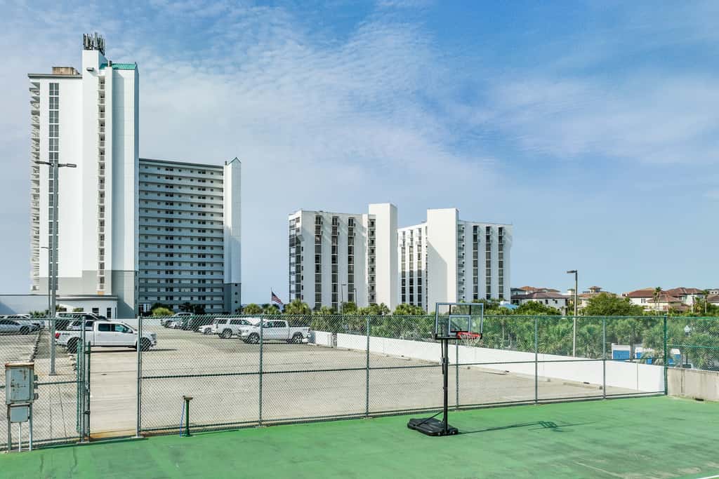 3rd-floor, Gulf-view condo at beachfront resort with pools, hot tub & two gyms
