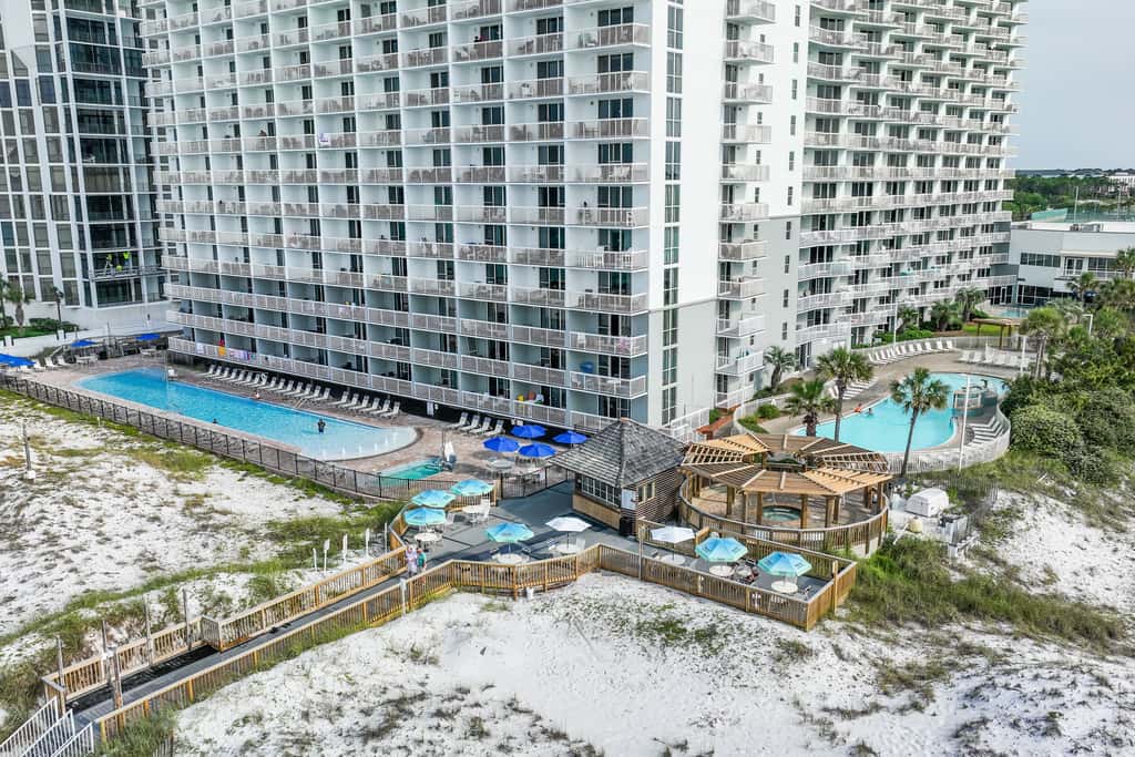 3rd-floor, Gulf-view condo at beachfront resort with pools, hot tub & two gyms
