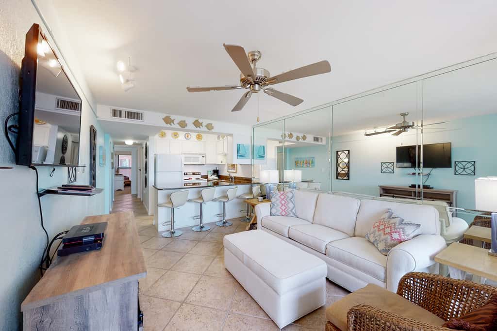 Fifth-floor, Gulf view condo with a washer&dryer, pool, tennis, & fitness room