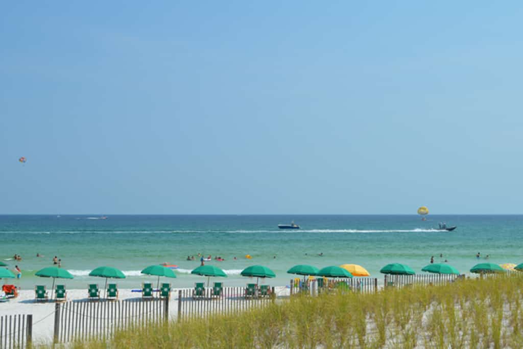 Fifth-floor, Gulf view condo with a washer&dryer, pool, tennis, & fitness room