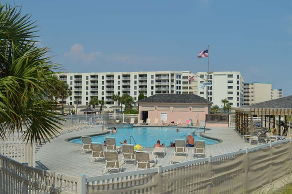 Fifth-floor, Gulf view condo with a washer&dryer, pool, tennis, & fitness room