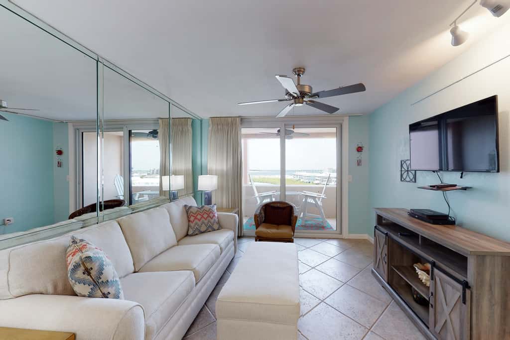 Fifth-floor, Gulf view condo with a washer&dryer, pool, tennis, & fitness room