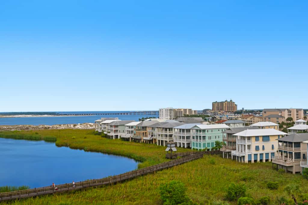 Fifth-floor, Gulf view condo with a washer&dryer, pool, tennis, & fitness room