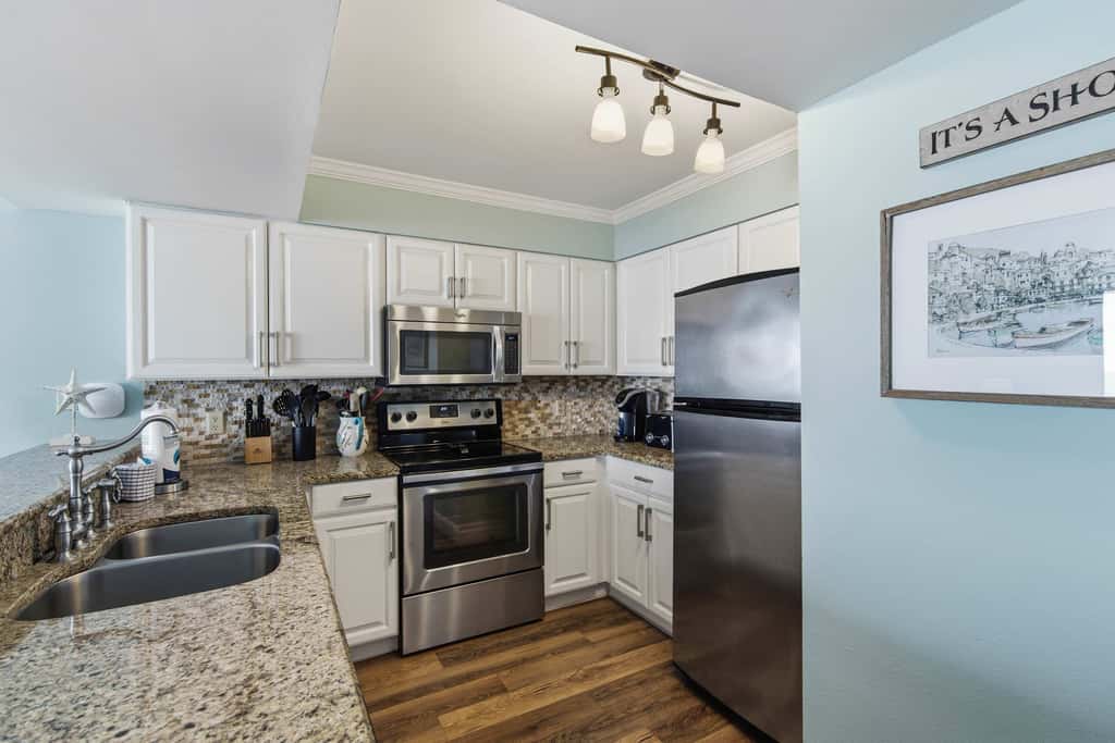 Gulf-front condo with balcony, beach access, pool & hot tub