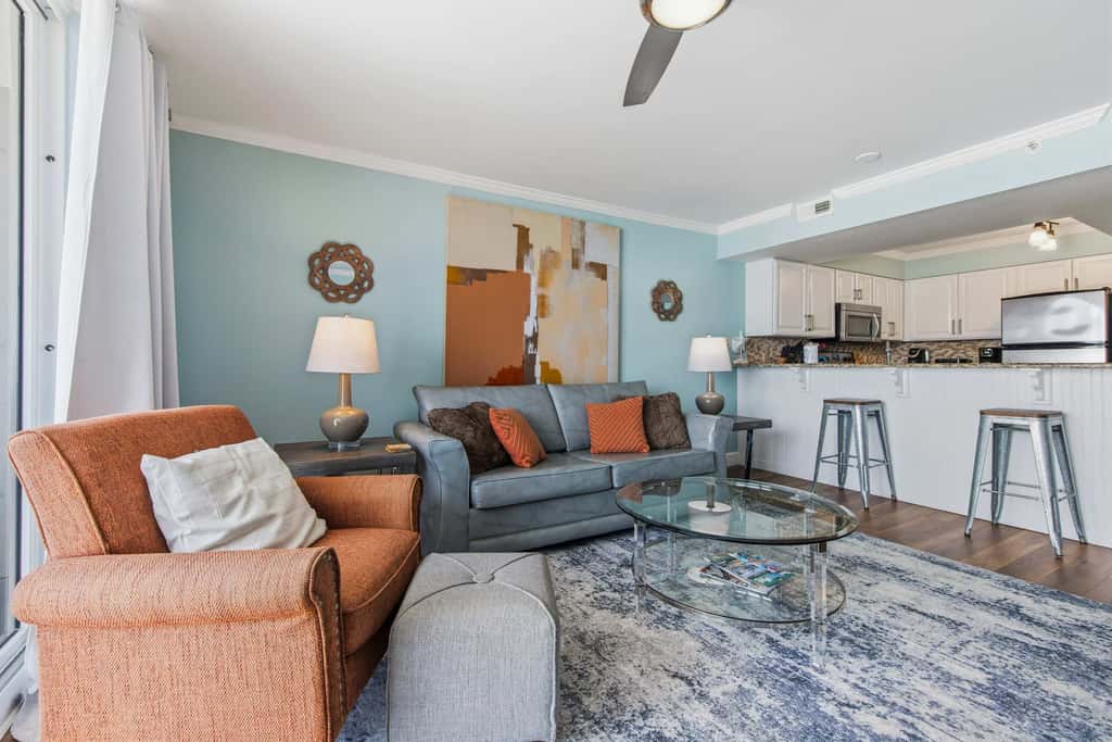 Gulf-front condo with balcony, beach access, pool & hot tub