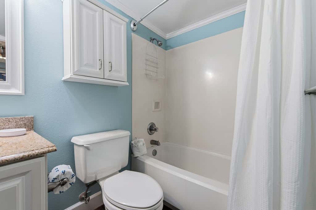 Gulf-front condo with balcony, beach access, pool & hot tub