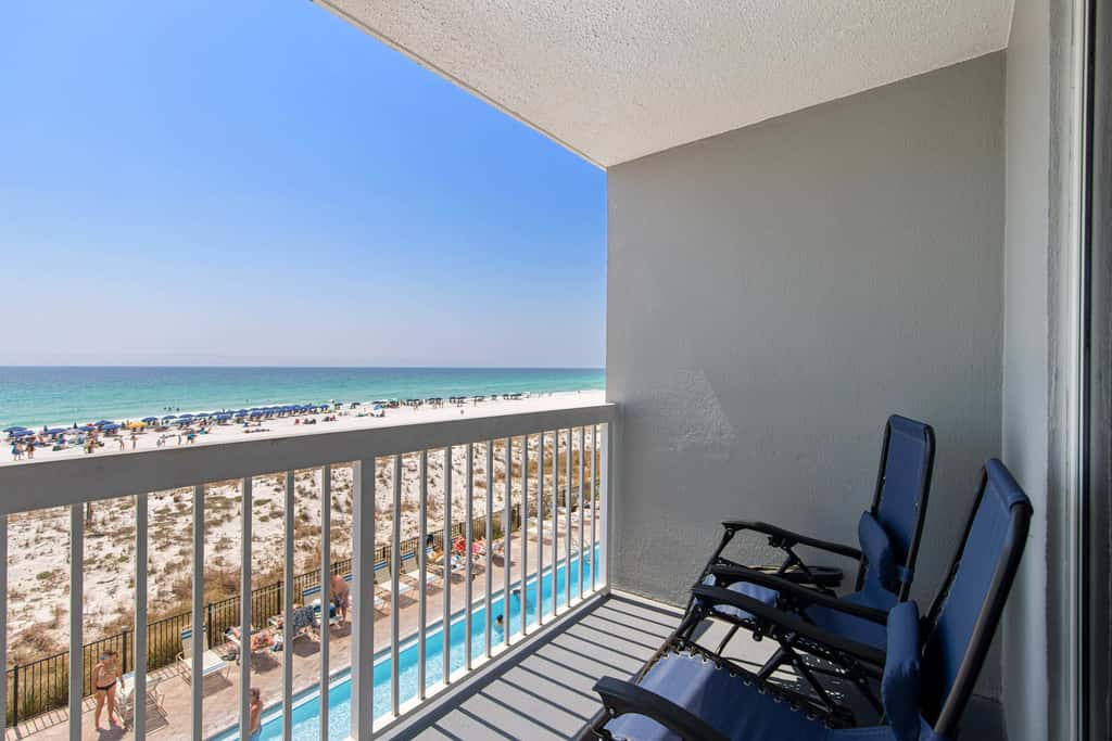 Gulf-front condo with balcony, beach access, pool & hot tub