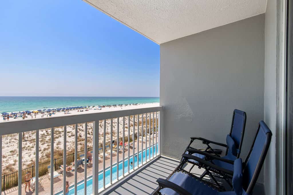 Gulf-front condo with balcony, beach access, pool & hot tub
