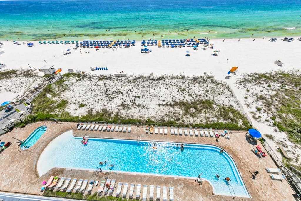 Gulf-front condo with balcony, beach access, pool & hot tub