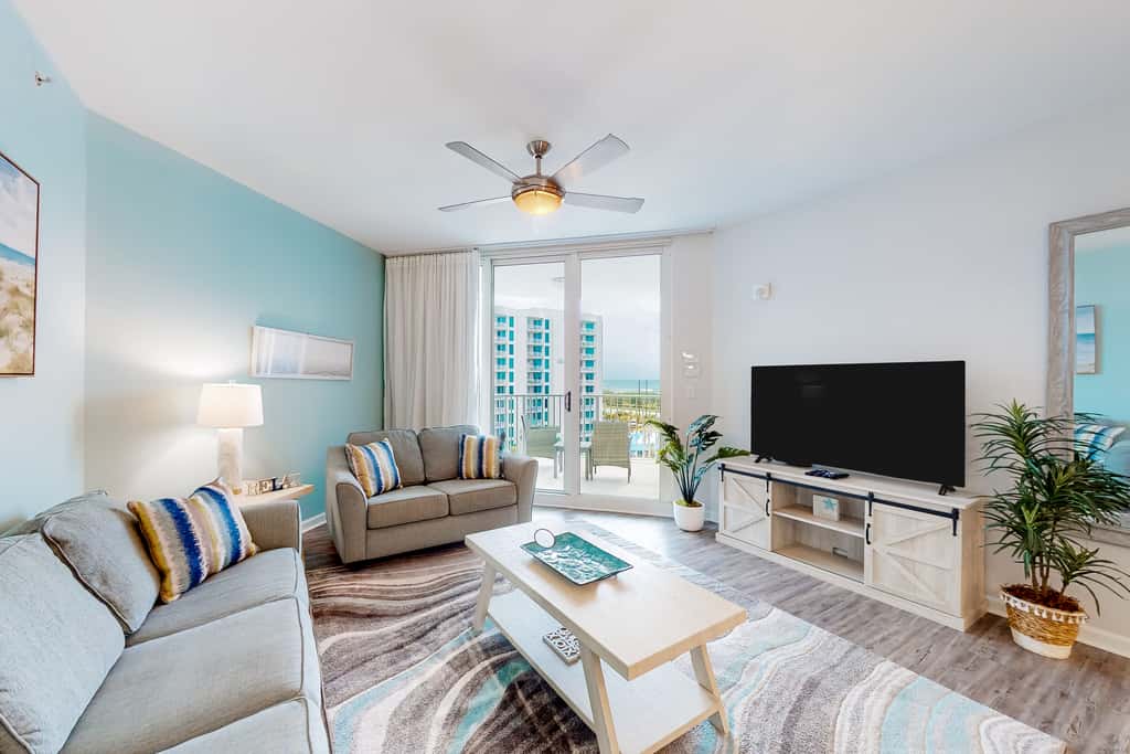 Beachy resort condo with balcony, outdoor pools, hot tub, gym, tennis, AC, & W&D