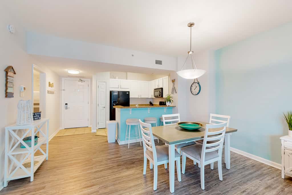 Beachy resort condo with balcony, outdoor pools, hot tub, gym, tennis, AC, & W&D