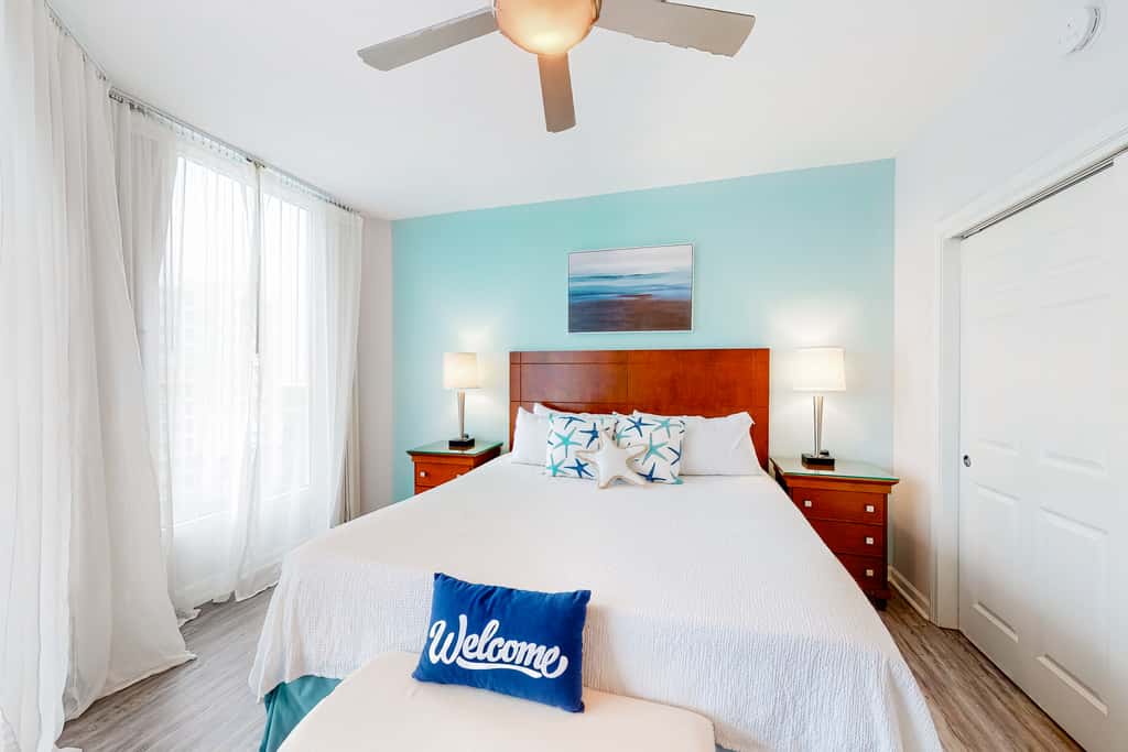 Beachy resort condo with balcony, outdoor pools, hot tub, gym, tennis, AC, & W&D
