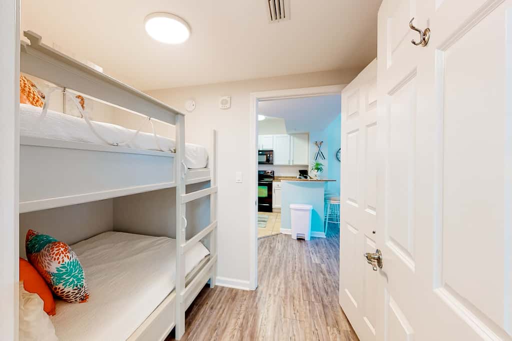 Beachy resort condo with balcony, outdoor pools, hot tub, gym, tennis, AC, & W&D