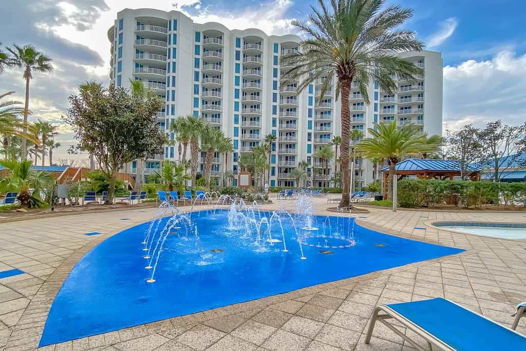 Beachy resort condo with balcony, outdoor pools, hot tub, gym, tennis, AC, & W&D