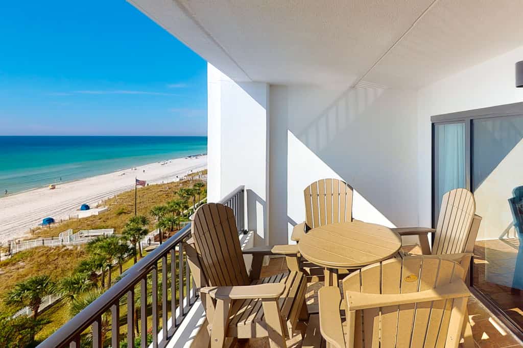 Breakers East 604