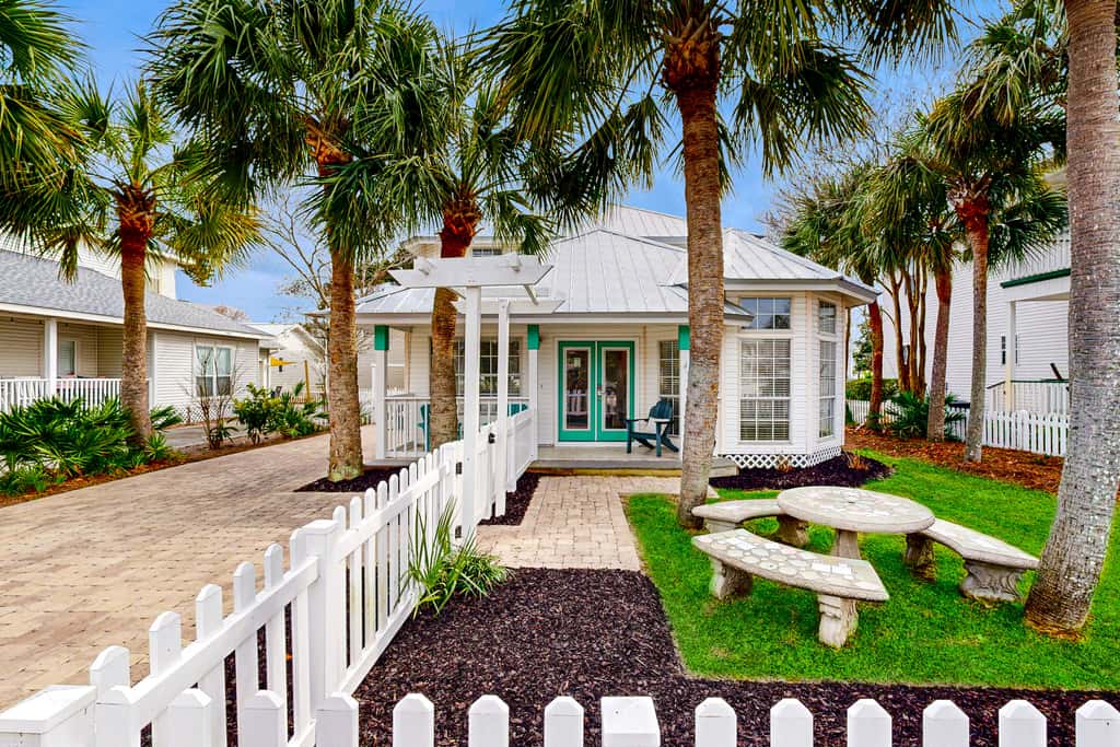 Steps to beach & community pool, dog-friendly, great location