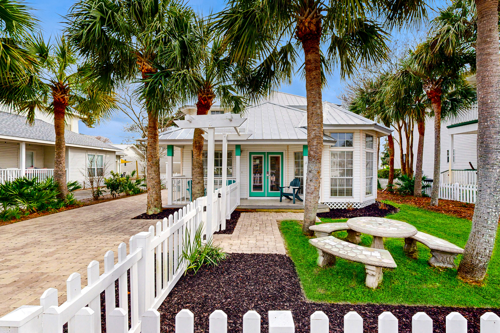 Steps to beach & community pool, dog-friendly, great location