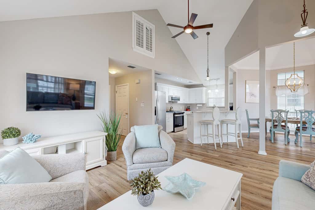 Steps to beach & community pool, dog-friendly, great location